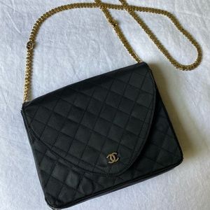 Vintage 80s satin Chanel shoulder flap bag